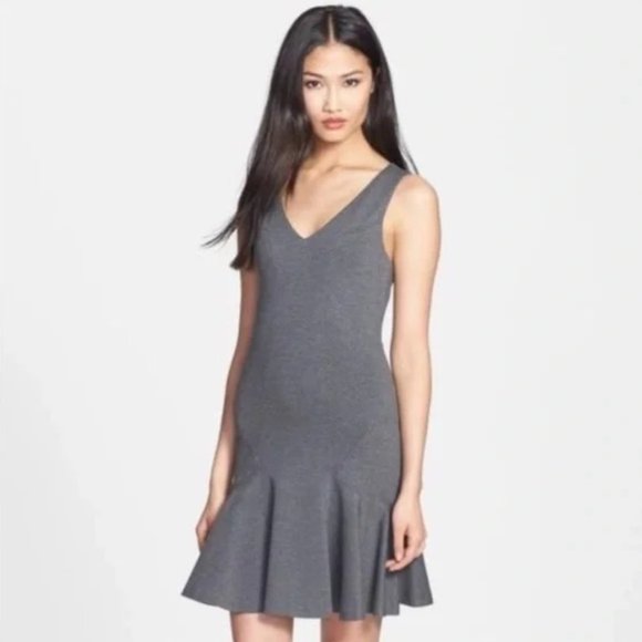 Diane Von Furstenberg Gray V-Neck Fit and Flare Structured Knit Dress Grey DVF 2 - Picture 5 of 5